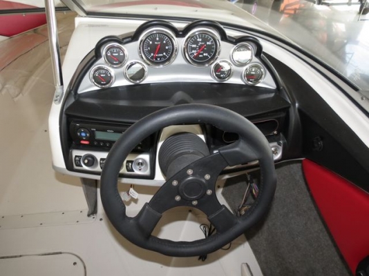 ++ ขายเรือใหม่ BAYLINER 215 ปี 2012 ลดราคาพิเศษช่วงปีใหม่เท่านั้น++