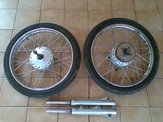 ธารนนทบุรี//ขาย ชุดล้อหน้าหลัง wave+ยางสวยๆ ทั้งชุด ราคา2,500บาท (พร้อมส่งค่ะ) ธารนนทบุรี//ขาย ชุดล้อหน้าหลัง wave+ยางสวยๆ ทั้งชุด ราคา2,500บาท (พร้อมส่งค่ะ)