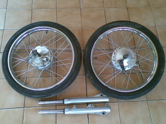 ธารนนทบุรี//ขาย ชุดล้อหน้าหลัง wave+ยางสวยๆ ทั้งชุด ราคา2,500บาท (พร้อมส่งค่ะ)