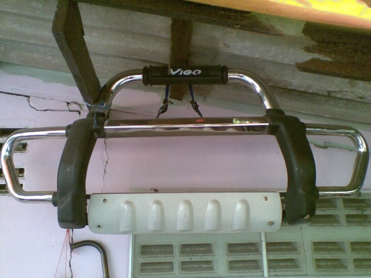 ธารนนทบุรี//ขาย กันชนหน้า vigo พร้อมขาครบชุด ราคา3,500 บาท