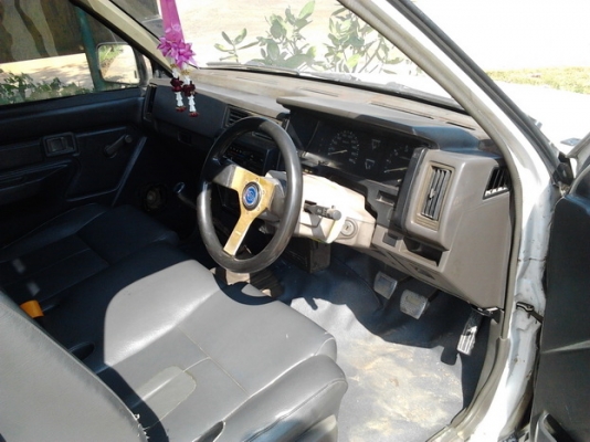 ขาย กระบะตอนเดียว NISSAN บิ๊กเอ็ม TD2.5 ปี35/92 เครื่องBD2.5 ฝาแดงละเอียด แห้งๆ แน่นๆ ไม่มีหลวม หน้า-หลังเดิมๆ สีมีเก็บมาบ้าง ช่วงล่างปึ๊กไม่มีส่าย คัสซีดีไม่ผุ ภายในสวย เบาะไม่ขาด คอนโซลครบ แอร์พร้อม กระบะไม่ผุ บางๆ ยางดี4เส้น***ขายแล้วครับขอบคุณ Truck2h