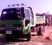 ISUZU ROCKY 175 HP 6BG1 หกล้อดั๊มพ์ ช่วงล่างใหญ่ยาง 9.00 ขอบ 20 สภาพดีมาก คัชซีไม่มีบวมไม่มีแตกเลยสวยทั้งเส้น เครื่องแน่นแรงดี หัวเก๋งบางๆไม่มีผุ พวงมาลัยเพาเวอร์ เบรคทริ๊ปฟี้ครบ กระบะดั๊มพ์เหล็ก 6 ตันยาว 4 เมตรสภพดีไม่มีผุ เอกสารทะเบียนครบพร้อมโอ