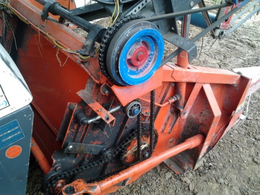 KUBOTA DC-68G 68 แรง รถเกี่ยวข้าวสภาพดีพร้อมใช้งานได้เลย ความจุเมล็ดข้าว 600 กิโลกรัม ทำงานเร็วได้วันละ 23 ไร่ ประหยัดน้ำมัน 2-3 ลิตร/ไร่ เครื่องดีมากใช้งานน้อย ช่วงล่างแน่น เอกสารครบพร้อมครับ KUBOTA DC-68G 68 แรง รถเกี่ยวข้าวสภาพดีพร้อมใช้งานได้เลย ความจุเมล็ดข้าว 600 กิโลกรัม ทำงานเร็วได้วันละ 23 ไร่ ประหยัดน้ำมัน 2-3 ลิตร/ไร่ เครื่องดีมากใช้งานน้อย ช่วงล่างแน่น เอกสารครบพร้อมครับ