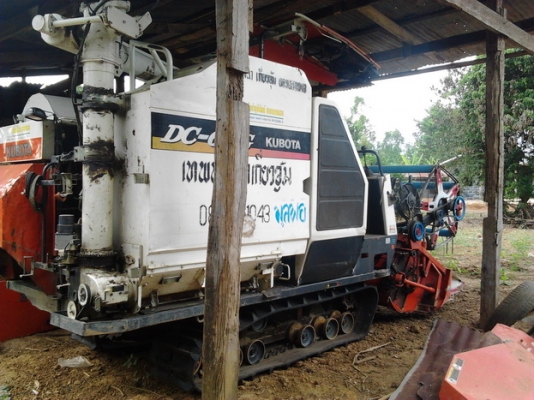 KUBOTA DC-68G 68 แรง รถเกี่ยวข้าวสภาพดีพร้อมใช้งานได้เลย ความจุเมล็ดข้าว 600 กิโลกรัม ทำงานเร็วได้วันละ 23 ไร่ ประหยัดน้ำมัน 2-3 ลิตร/ไร่ เครื่องดีมากใช้งานน้อย ช่วงล่างแน่น เอกสารครบพร้อมครับ KUBOTA DC-68G 68 แรง รถเกี่ยวข้าวสภาพดีพร้อมใช้งานได้เลย ความจุเมล็ดข้าว 600 กิโลกรัม ทำงานเร็วได้วันละ 23 ไร่ ประหยัดน้ำมัน 2-3 ลิตร/ไร่ เครื่องดีมากใช้งานน้อย ช่วงล่างแน่น เอกสารครบพร้อมครับ