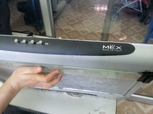 เครื่องดูดควัน MEX ของอิตาลี มีพัดลมดูด 2 ตัว มีไฟส่อง เลือกให้ลมออกด้านนอกหรือด้านในได้