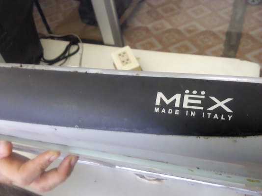 เครื่องดูดควัน MEX ของอิตาลี มีพัดลมดูด 2 ตัว มีไฟส่อง เลือกให้ลมออกด้านนอกหรือด้านในได้