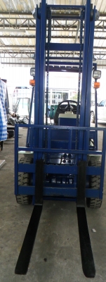 FORKLIFT-KOMATSUรุ่น11ติดแก๊ส2ตันเสา4เมตรสวยรับประกัน3เดือนขายด่วน