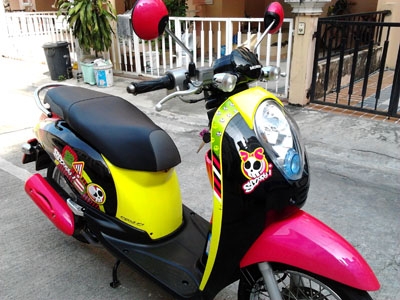 ขาย Scoopy i ลายจูบ ไมล์แท้ 7850 กม รถผู้หญิงใช้ เครื่องหัวฉีดประหยัดน้ำมัน สภาพเดิมๆ สีสันสดใส ขาย Scoopy i ลายจูบ ไมล์แท้ 7850 กม รถผู้หญิงใช้ เครื่องหัวฉีดประหยัดน้ำมัน สภาพเดิมๆ สีสันสดใส