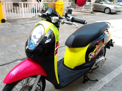 ขาย Scoopy i ลายจูบ ไมล์แท้ 7850 กม รถผู้หญิงใช้ เครื่องหัวฉีดประหยัดน้ำมัน สภาพเดิมๆ สีสันสดใส ขาย Scoopy i ลายจูบ ไมล์แท้ 7850 กม รถผู้หญิงใช้ เครื่องหัวฉีดประหยัดน้ำมัน สภาพเดิมๆ สีสันสดใส