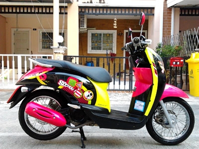 ขาย Scoopy i ลายจูบ ไมล์แท้ 7850 กม รถผู้หญิงใช้ เครื่องหัวฉีดประหยัดน้ำมัน สภาพเดิมๆ สีสันสดใส ขาย Scoopy i ลายจูบ ไมล์แท้ 7850 กม รถผู้หญิงใช้ เครื่องหัวฉีดประหยัดน้ำมัน สภาพเดิมๆ สีสันสดใส