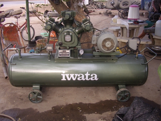 ขายปั๊มลม   IWATA  10 HP 3 สูบ