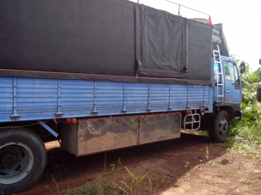 ขายด่วนรถบรรทุก HINO 195 แรง6ล้อ รถประกอบ สีมีหลุดนิดหน่อยครับ รถสภาพดีมากเลยครับ