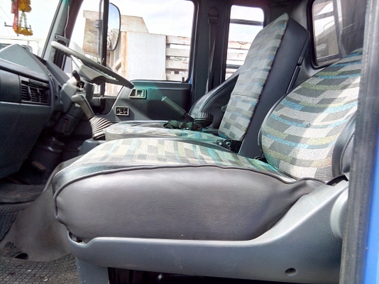 ขายด่วนรถบรรทุก HINO 195 แรง6ล้อ รถประกอบ สีมีหลุดนิดหน่อยครับ รถสภาพดีมากเลยครับ