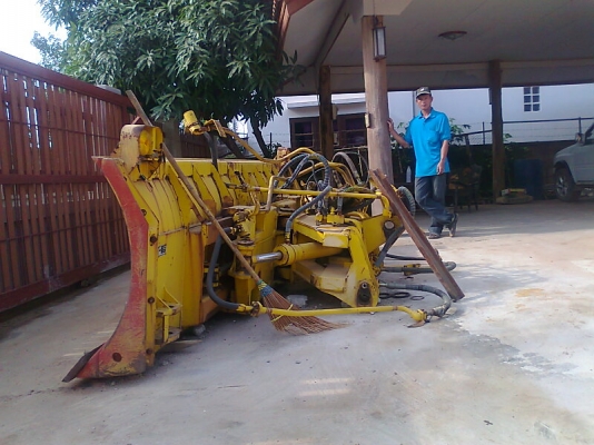 ขายด่วน!..ใบมีดดันหน้า ทั้งชุด รถตัก KOMATSU WA200-1 อะไหล่แท้ ญี่ปุ่น สภาพใหม่เอี่ยม.