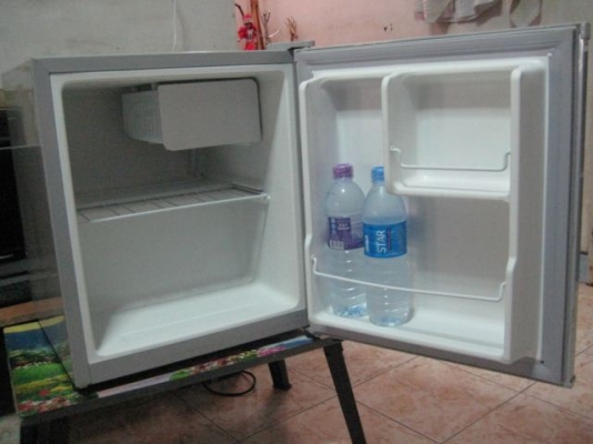 ขายตู็เย็น AJ รุ่น RE-50C (ตัวเล็กเหมาะกับห้องเช่าคอนโดครับ)ในราคา 2500 บาท