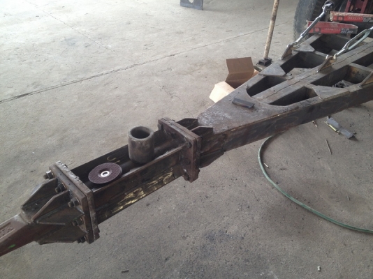 รับต่อกระบะบรรทุก ทุกชนิด กระบะดั้มดิน ดั้มคอกสูง กระบะคารืโก้ หาง ลูกพ่วง เทรลเลอร์ ก้างปลา โดยช่างที่มีประสบการณ์สูงกว่า 30 ปีได้มาตรฐานกรมขนส่งทางบก