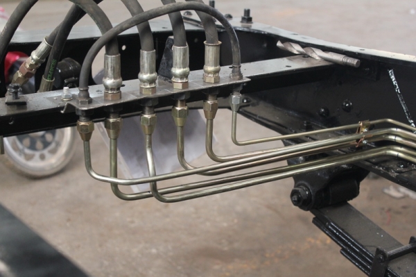 รับต่อกระบะบรรทุก ทุกชนิด กระบะดั้มดิน ดั้มคอกสูง กระบะคารืโก้ หาง ลูกพ่วง เทรลเลอร์ ก้างปลา โดยช่างที่มีประสบการณ์สูงกว่า 30 ปีได้มาตรฐานกรมขนส่งทางบก