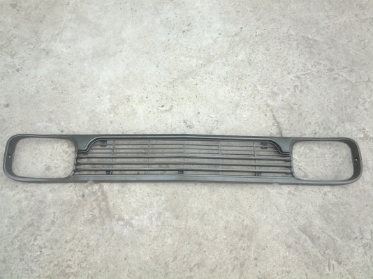 JOECLASSICขายกระจังหน้ามาสด้า1000 ราคา 800.ราคานี้พร้อมจัดส่งสนใจโทรสอบฤามได้..