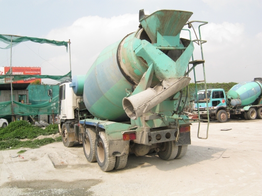 รถโม่ HINO สีเขียว น้ำเงิน บรรทุก (คอนกรีตผสมเหลว) ระบบ น้ำมัน รถโม่ HINO สีเขียว น้ำเงิน บรรทุก (คอนกรีตผสมเหลว) ระบบ น้ำมัน