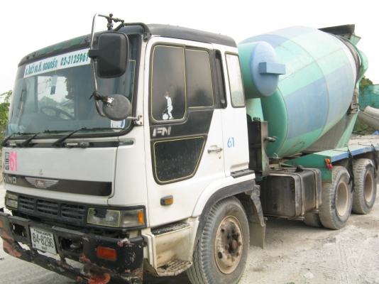 รถโม่ HINO สีเขียว  น้ำเงิน บรรทุก (คอนกรีตผสมเหลว) ระบบ น้ำมัน