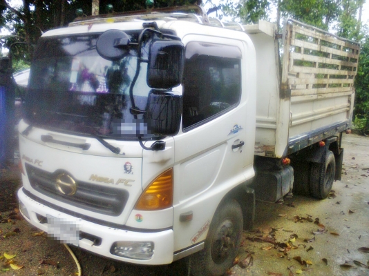 HINO  FC  150  แรงม้า  ปี 49  ใช้งานมาแล้ว  30,000  กิโลเมตร  หัวบางเดิม  เครื่องเดิม  มือเดียวออกห้างค่ะ