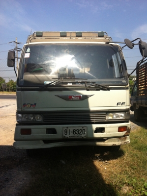 กระบะบรรทุก (มีข้างเสริม มีหลังคา)