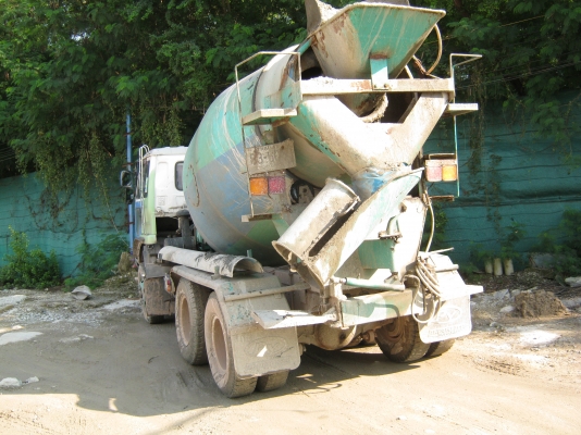 รถโม่ NISSAN บรรทุกเฉพาะกิจ (คอนกรีตผสมเหลว) ระบบ น้ำมัน