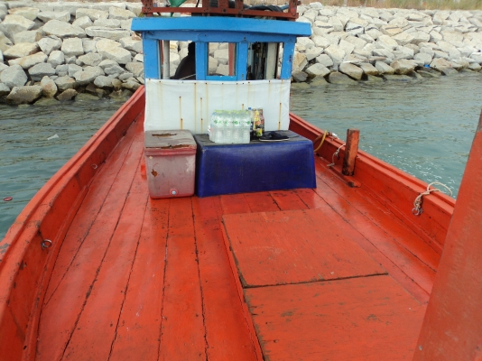 ขายเรือประมง ขนาด 5 วากว่า ท้องเรือหุ้มไฟเบอร์ไม่มีรั่ว ดาดฟ้าไม่รั่ว เครื่องยนต์ HINO EH700 6สูบ 175 แรงม้า มาดูเรือได้ครับอยู่ที่ มาบตาพุต ขายเรือประมง ขนาด 5 วากว่า ท้องเรือหุ้มไฟเบอร์ไม่มีรั่ว ดาดฟ้าไม่รั่ว เครื่องยนต์ HINO EH700 6สูบ 175 แรงม้า มาดูเรือได้ครับอยู่ที่ มาบตาพุต