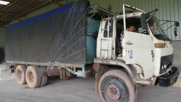 ISUZU  175  แรงม้า  หัวเดิม  เครื่องเปลี่ยน  คัซซีจัมโบ้  สวยตลอดแนวค่ะ