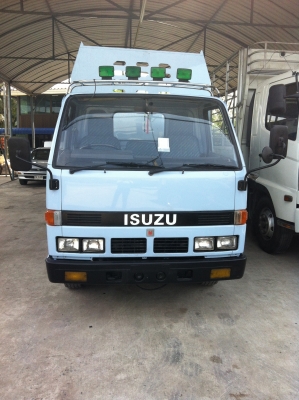 ISUZU  รุ่น NKR57E รถบรรทุก (แบบยกได้)