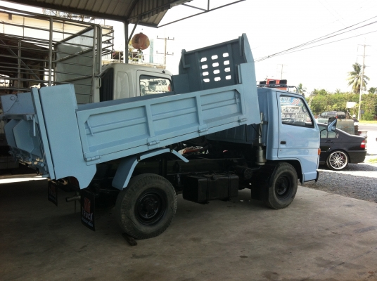 ISUZU  รุ่น NKR57E รถบรรทุก (แบบยกได้)
