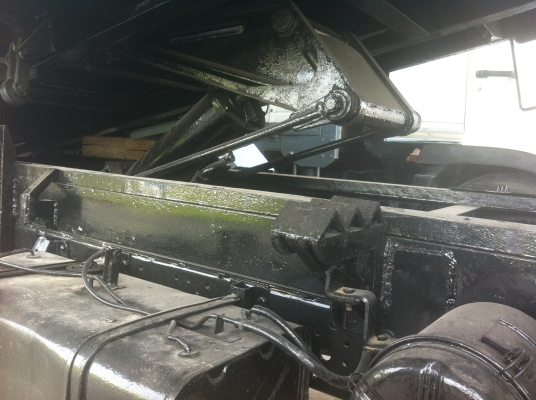 ISUZU  รุ่น NKR57E รถบรรทุก (แบบยกได้)