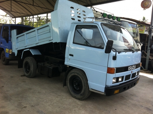 ISUZU  รุ่น NKR57E รถบรรทุก (แบบยกได้)
