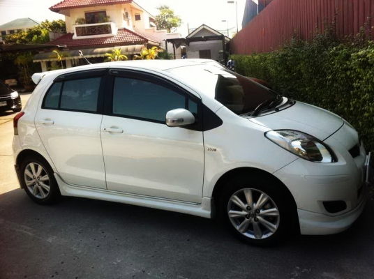 ขาย yaris E ปี 2011 ติด LPG ถังโดนัท versus