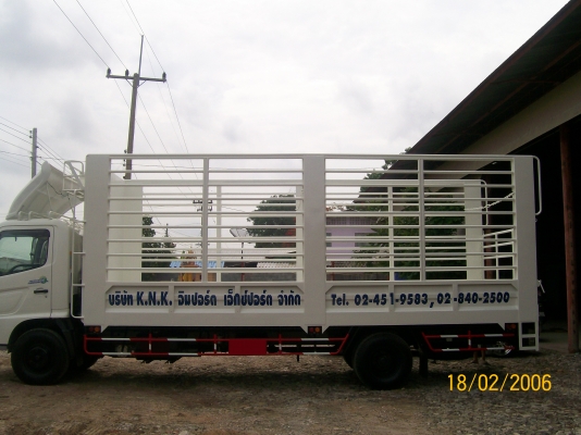 รถบรรทุก 6ล้อกลาง