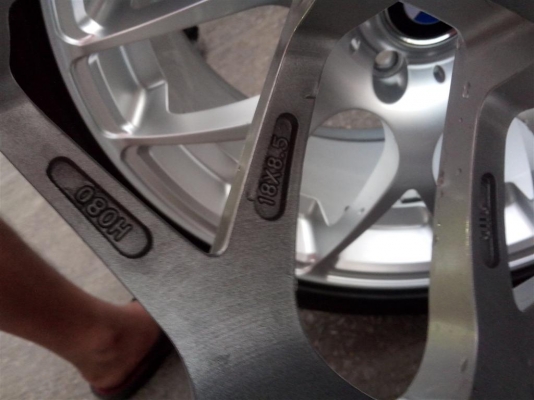 ขายล้อเเม๊ก BMW 18 นิ้ว พร้อมยาง 5 รู 120 สภาพสวยมาก ขายล้อเเม๊ก BMW 18 นิ้ว พร้อมยาง 5 รู 120 สภาพสวยมาก