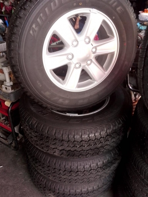 ขายล้อแม๊ก ฮ๊ซูซุ เดิมๆ ยางปี 2012  ขนาด 245/70/16
