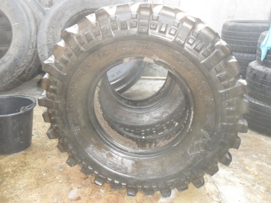 ยาง ตะขาบ 35*10.5-16 สวยๆ 1 คู่ ราคา 2700 บาท