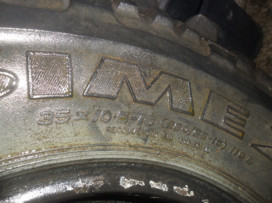 ยาง ตะขาบ 35*10.5-16 สวยๆ 1 คู่ ราคา 2700 บาท