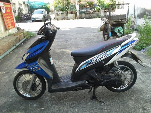 ขายด่วน click ปี 50 สีขาว น้ำเงิน รถบ้าน เดิมๆ ไม่หลวม ไม่มีควัน เอกสารครบ ทดลองขับดูได้จ้า