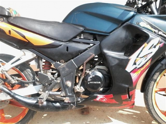 ขาย LS125 มีเล่มทะเบียน(ไม่ได้ตามชุดโอน)ภาษีขาดปี 55 ยังต่อได้เครื่องเดิมขาย 4500 บาท