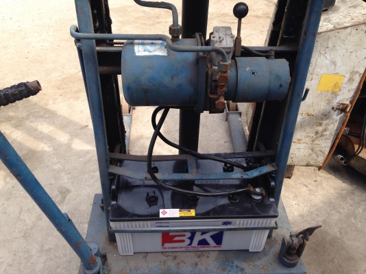 ขายลิฟท์ยกของแบบลาก 600 KG. สูง 4 เมตร พร้อมใช้งาน เปลี่ยน แบตมาใหม่ครับ