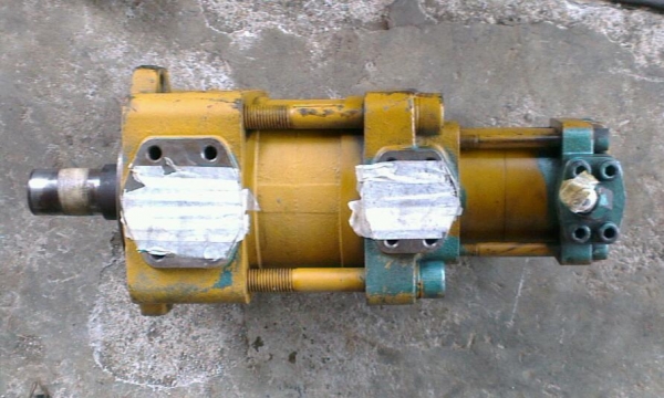 Sell> ปั้มไฮโดรลิค 2 ตอน ยี่ห้อ SUMITOMO Japan สภาพดีครับ ใช้ไม่ได้ยินดีคืนเงินครับ