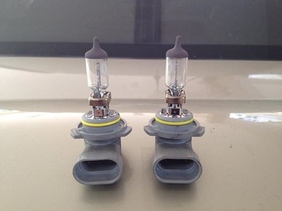 FORTUNER ขั้วไฟหน้าพร้อมหลอดไฟของแท้ถอดจากรถ ตจว ส่งได้ครับ