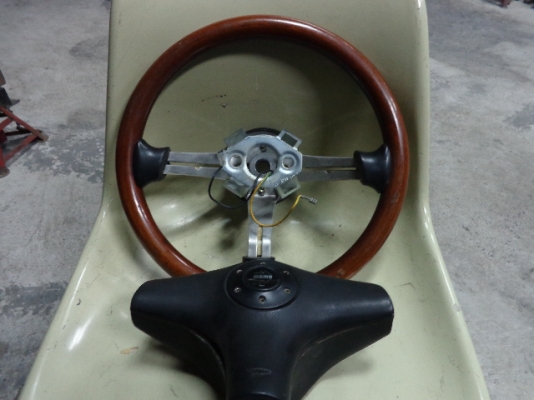 ขายพวงมาลัย  momo  แท้ italy