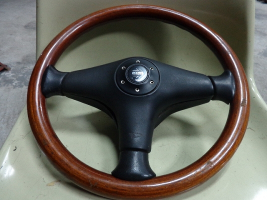 ขายพวงมาลัย  momo  แท้ italy