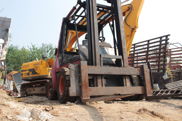 ขายรถยกฟอล์คลิฟต์ LINDE H80D ขนาด 8 ตัน AUTO เครื่องดีเซล 4สูบ ราคา 490,000 บาท