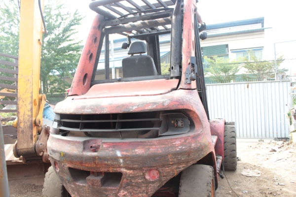 ขายรถยกฟอล์คลิฟต์ LINDE H80D ขนาด 8 ตัน AUTO เครื่องดีเซล 4สูบ ราคา 490,000 บาท