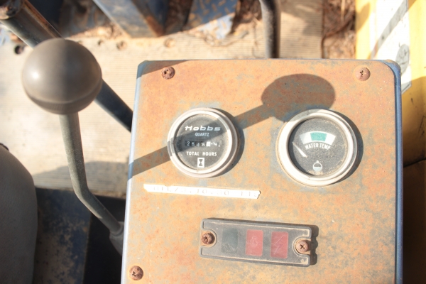 ขายแบคโฮ KOMATSU PC15-2 เครื่องดีเซล 3สูบ ราคา 280,000 บาท