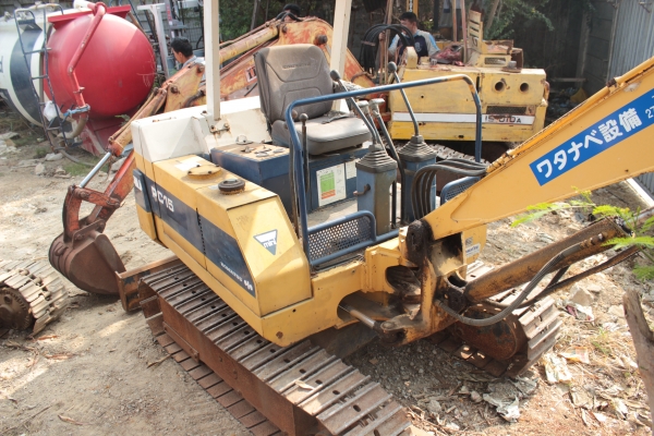 ขายแบคโฮ KOMATSU PC15-2 เครื่องดีเซล 3สูบ ราคา 280,000 บาท